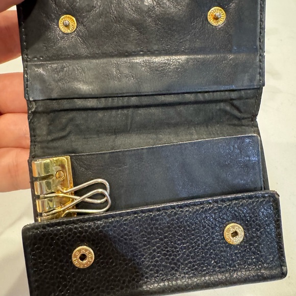 Authentic CHANEL caviar leather key case - Picture 7 of 12